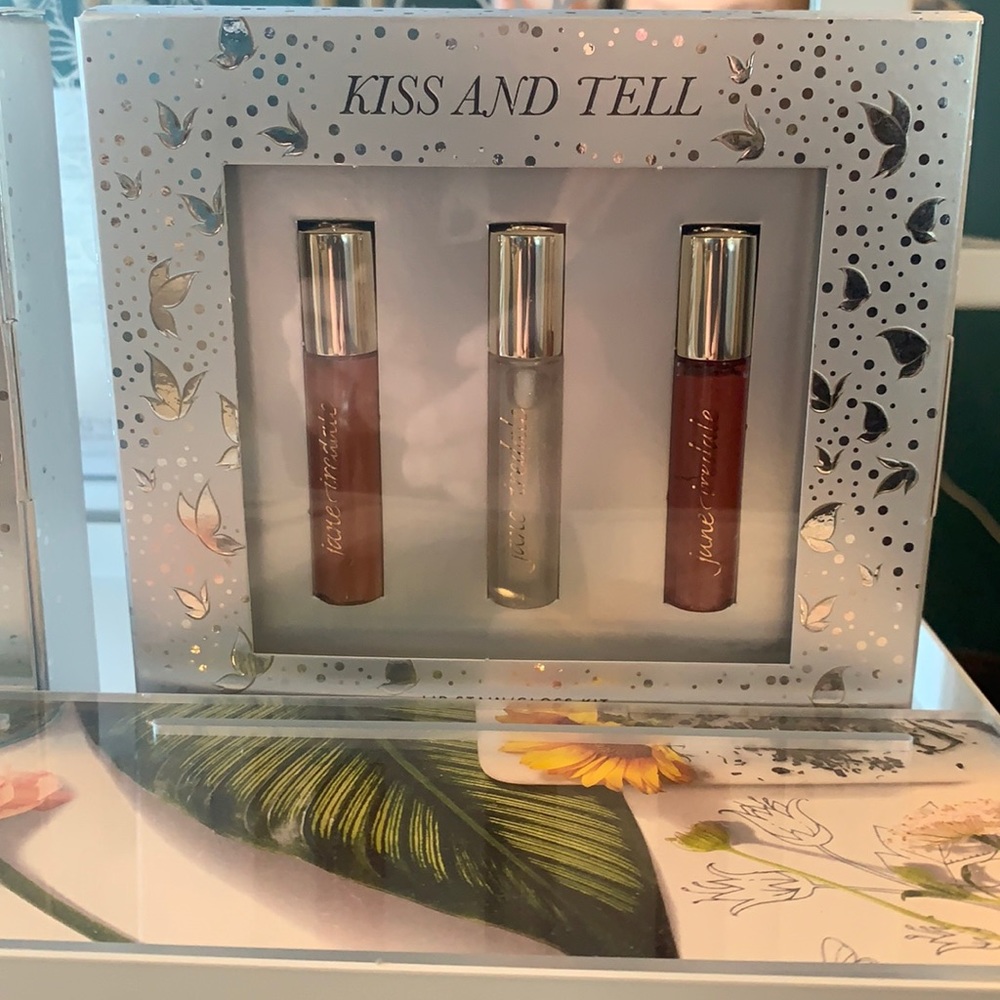 Jane Iredale Kiss and Tell lip stain gloss kit.